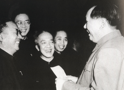 1956��2�£���ȫ����Э������λ����ڼ�ë�󶫺���ЭίԱ�е��������볣��ίԱͯ���ܣ����ģ�����������ίԱ����֮�������������޸������������Тͨ����һ�����н�̸��