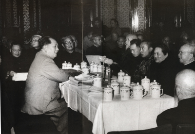 1959��4��6�գ�������ĵ�16����߹�������ϣ�ë�󶫾͵ڶ���ȫ����Э������̡������������������쵼�˼���������������ʿ����Э�̡��������������䡢�����������?ȷ�����ޡ���һΪ��Сƽ��