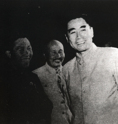 �ܶ�����������븱��ϯ��������У���һ��