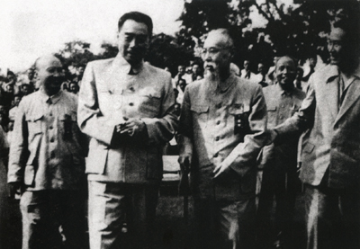 �ܶ����������׵����н�̸����һΪ���������һΪ�첮꿡�