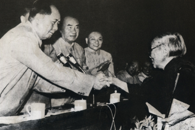 1961��7��1�գ�����ף�й�����������40���������ϣ��������������������ɡ��޵���������ʿ���������״ʡ�ͼΪ������ë�󶫺������֡�